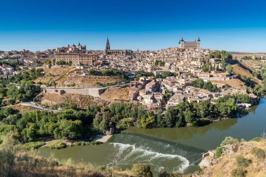 Cities of Andalusia 4-Day Tour from Madrid - Seville’s essentials: Plaza de España, Giralda area views, and Santa Cruz