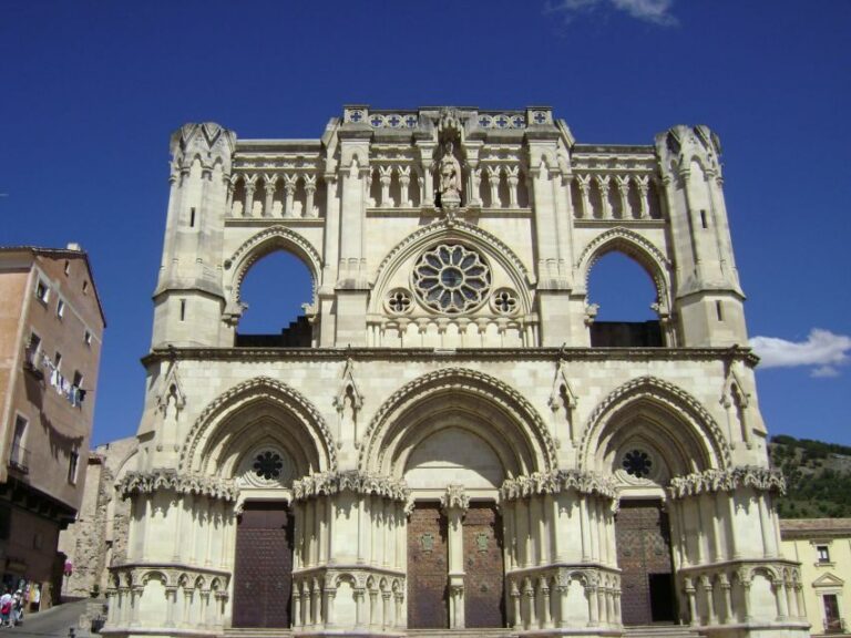 Cuenca: Medieval Old Town - Meeting at Cuenca City Hall: simple start, clear instructions
