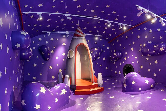 Entrance to the Sweet Space Museum in Madrid - A Potential Problem to Plan For: Small Rooms and Crowd Pace