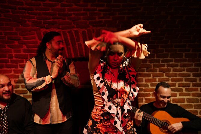 Essential Flamenco: Pure Flamenco Show in the Heart of Madrid - Before the dancers: the short flamenco story you’ll hear