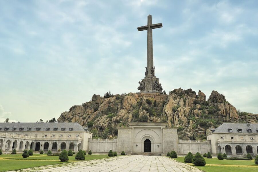 From Madrid: Escorial Monastery & Valley of the Fallen Trip - Inside the Monastery: Chapter House, Basilica, and the Library Stop That Changes the Mood