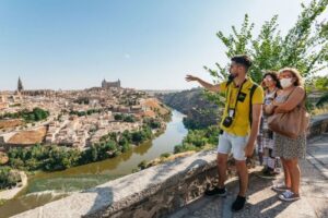 From Madrid: Guided Day Trip to Toledo by Bus - Getting on the bus: Neptune Fountain meet-up and the first smooth step