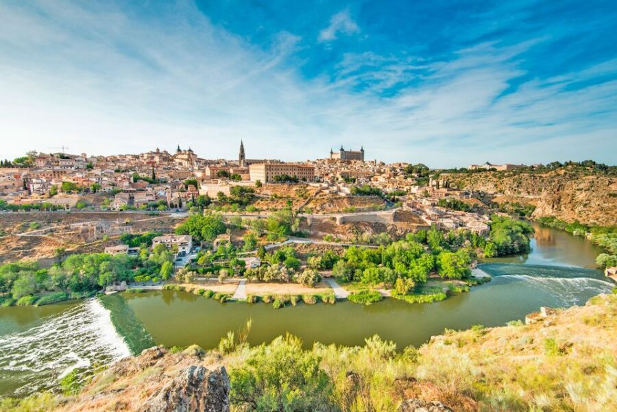 From Madrid: Segovia, Ávila, and Toledo Guided Tour - Lunch choices: the upgrade option and the free-time alternative