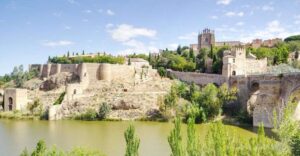 From Madrid: Toledo Guided Day Trip with Cathedral Admission - The Madrid-to-Toledo coach ride and your early momentum