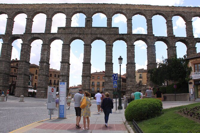 Full-Day UNESCO Tour to Avila & Segovia from Madrid with Lunch - San Vicente and Santa Teresa: Romanesque and Carmelite Calm