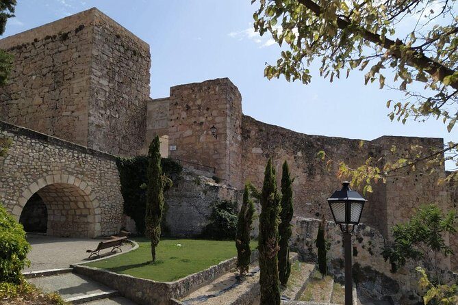 Guided tour: Cuenca + Cathedral - Calle del Carmen to Calle Alfonso VIII: medieval streets with actual purpose