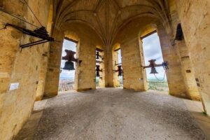 Guided Tour to Tower / Guided Tour of the Tower - Stop 1: Audiovisual Room and 3D Cathedral Replays
