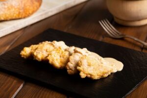 Madrid: 10 Tapas 2.5-Hour Cooking Class - Finding the meeting point on Calle de la Farmacia (street level)