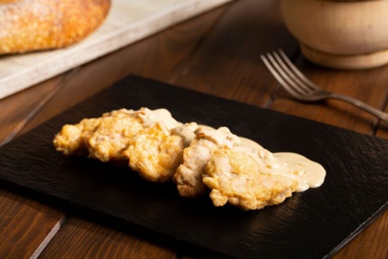 Madrid: 10 Tapas 2.5-Hour Cooking Class - Finding the meeting point on Calle de la Farmacia (street level)