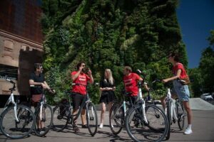 Madrid: 3 hour Guided Highlights Bike Tour with Optional Tapas - Getting rolling: meeting point, gear, and what to expect on the bike