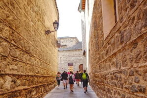 Madrid: 6-Hour Day Trip to Toledo with Guided Walking Tour - Mirador del Valle: Your First Toledo Moment