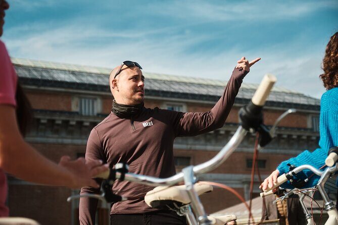 Madrid: City Highlights Guided Vintage Bike Tour - Why This 3-Hour Highlights Ride Works in Madrid’s Center