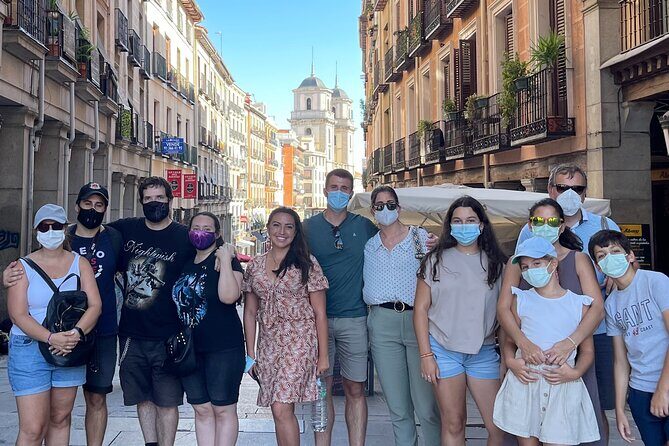 Madrid Essential: Historic Center, Plaza Mayor & Royal Palace - Arco de Cuchilleros: where old-school Madrid turns into flamenco