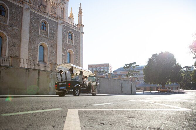 Madrid Expert Plus Tour with Local Guide in Eco Tuk Tuk Private - Stop 3: Palacio de las Cortes and the idea of power