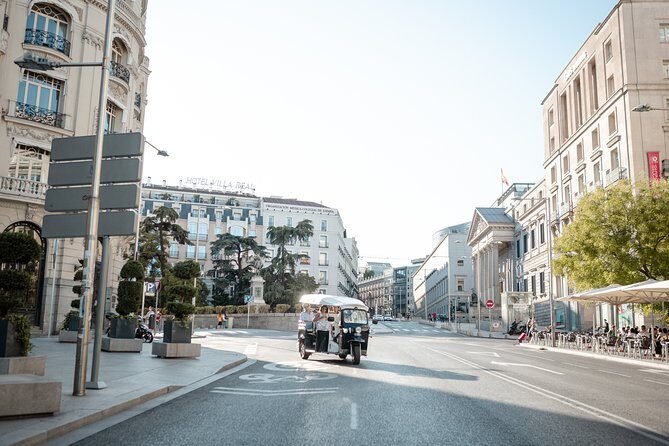 Madrid Expert Plus Tour with Local Guide in Eco Tuk Tuk Private - Neptune’s Fountain and the neoclassical Madrid “pause button”