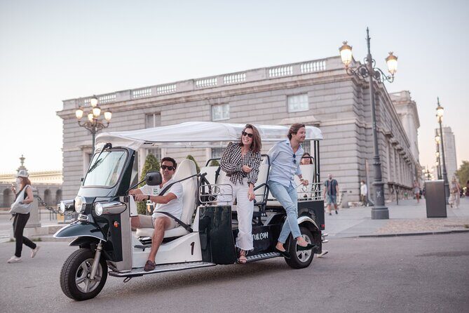 Madrid Expert Tour with Local Guide in Eco Tuk Tuk Private - The route start at Plaza de Oriente: finding the eco tuk tuk meeting spot