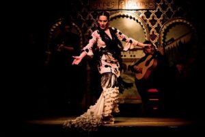 Madrid: Flamenco Show with Tapas or Drink in Tablao Las Tablas - Tapas, drinks, and wine: where value can shift
