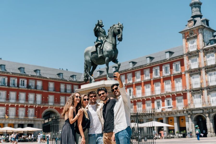 Madrid: Guided Tapas and Wine Tour with Terrace Visit - Plaza Mayor and Barrio de las Letras: food next to real Madrid stories