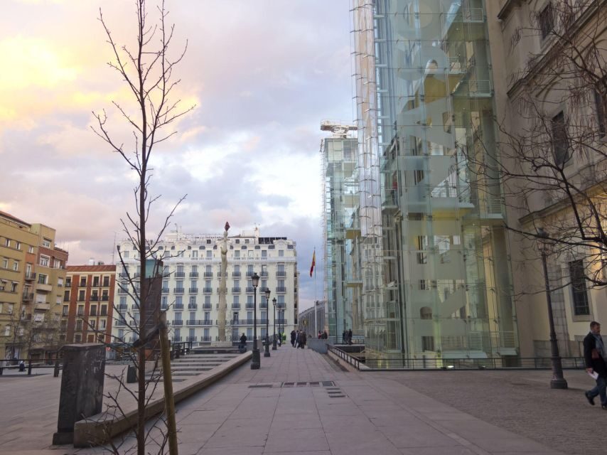 Madrid: Guided visit to Reina Sofia Museum- SMALL GROUP - Reina Sofía’s place in Madrid’s art triangle
