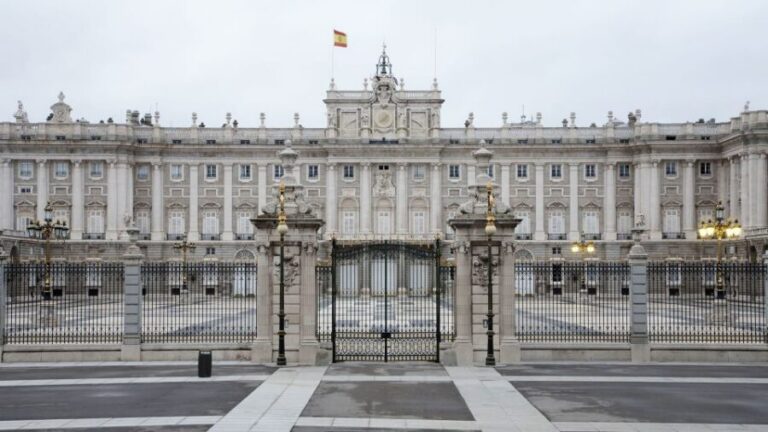 Madrid: Guided Visit to the Royal Palace - Meet at Plaza de Isabel II, not at the palace gates