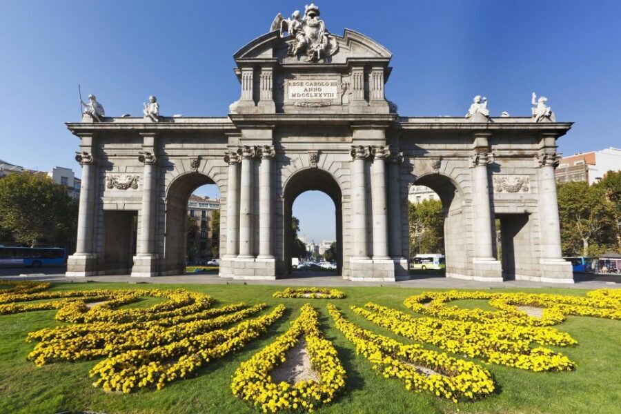 Madrid: Iconic Retiro Park Segway Tour - Ángel Caído: sculpture, symbolism, and a surprising altitude fact