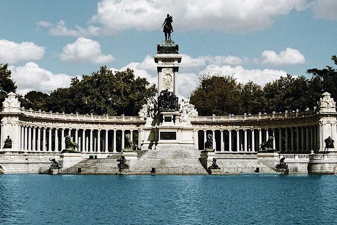 Madrid Old City Guided Exclusive Guided Walking Tour - Royal Palace of Madrid: the state-ceremony version of royal life