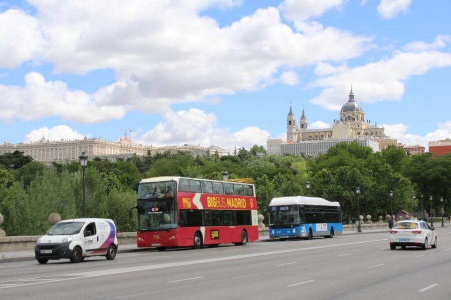 Madrid: Open-Top Big Bus Sightseeing Tour with Live Guide - The $33 Value: What You Get for 90 Minutes