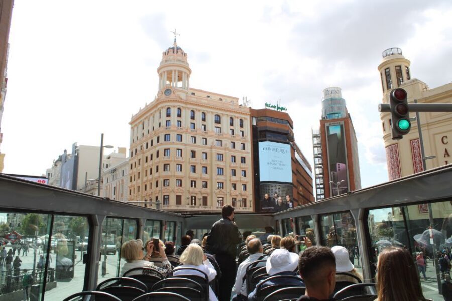 Madrid: Panoramic Open-Top Bus Day or Night Tour with Guide - Plaza de Cibeles and the Metropolis Building: where the city looks its best