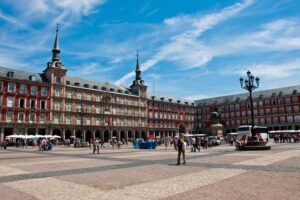Madrid Panoramic Sightseeing Guided Tour - Starting in Plaza de la Villa: the one-hour walk that helps you orient fast