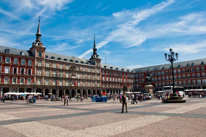 Madrid Panoramic Sightseeing Guided Tour - Starting in Plaza de la Villa: the one-hour walk that helps you orient fast