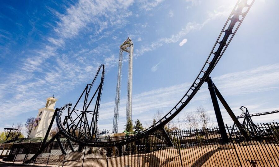 Madrid: Parque Warner Ticket and Roundtrip Transportation - The 11:30 meet-up near Plaza Ramales and how the schedule plays out