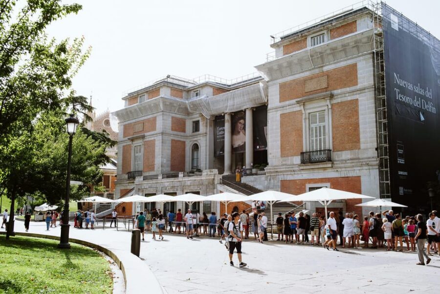 Madrid: Prado Museum & Lunch at World’s Oldest Restaurant - The Three-Course Lunch at Botín: What You’ll Eat and What to Expect