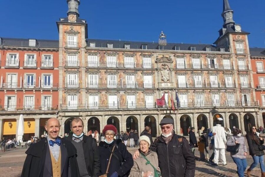 Madrid: Private custom tour with a local guide - Timing big moments like the Presidential Palace