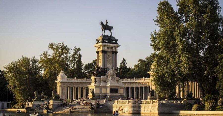 Madrid: Retiro Park Guided Tour and Tapas Tasting - Philip IV Gate: a classic entrance with real presence