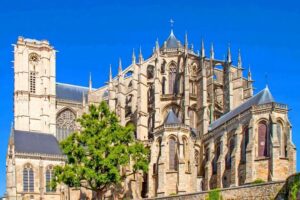 Madrid: Segovia and Toledo Tour, Alcazar, and Cathedral - Segovia: UNESCO Aqueduct Views and the Alcázar Palace Entrance