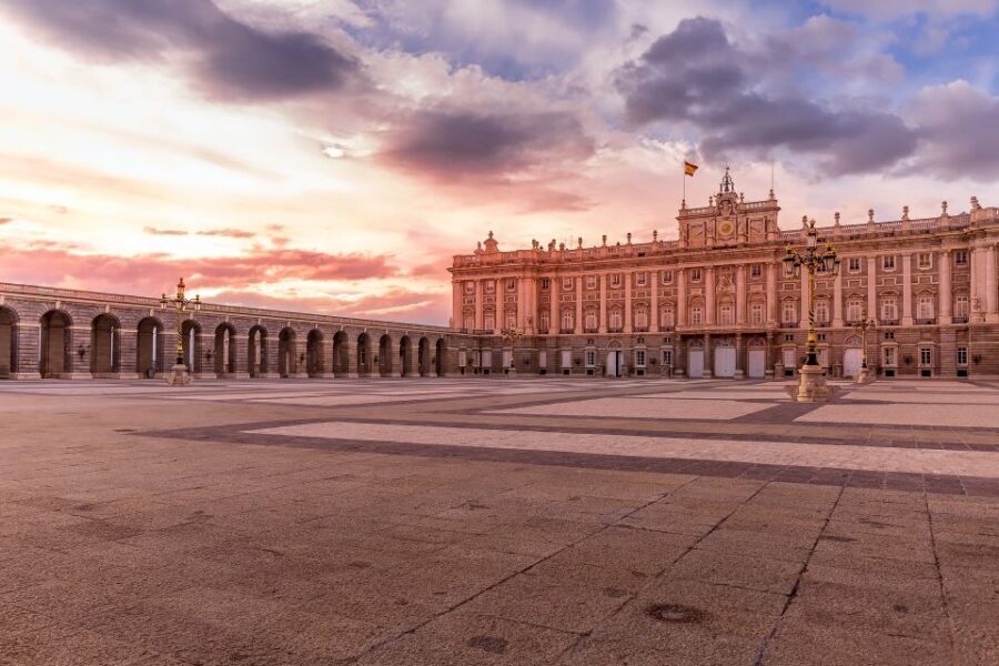 Madrid: Sunset Walking Tour with Optional Flamenco Show - Meeting Near Estatua de Isabel II (And Why Start Options Matter)
