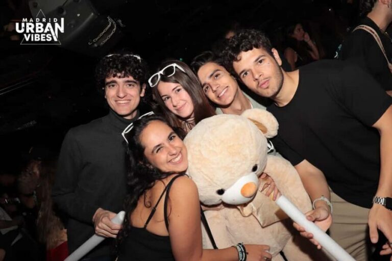 Madrid: Top Pub-Crawl with Drinks and Nightclub Entry - Price and included value: what $10 really buys you