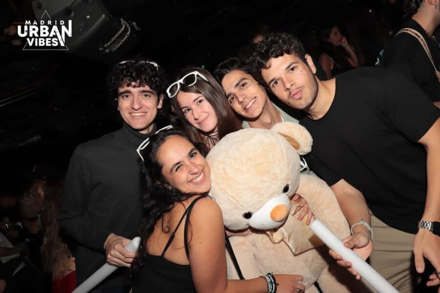 Madrid: Top Pub-Crawl with Drinks and Nightclub Entry - Price and included value: what $10 really buys you