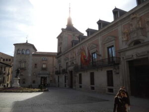 Madrid: Tour of the Historic City Center - Getting Oriented at Puerta del Sol