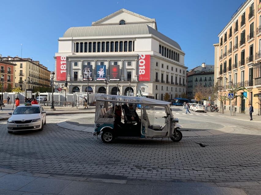 Madrid Tuk Tuk Welcoming Tour - Retiro Park and Alcalá Gate: classic Madrid walks and grand urban lines