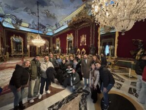 Madrid: Visit to the Royal Palace & Walking Tour of the City - Plaza de Armería Photo Stop: Setting the Stage for the Palace