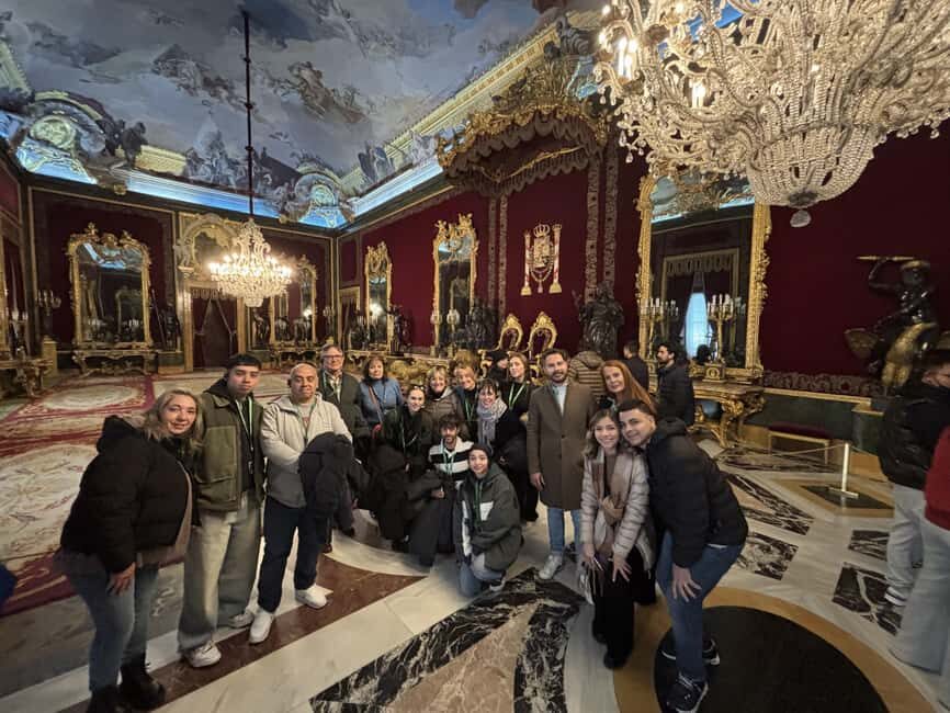 Madrid: Visit to the Royal Palace & Walking Tour of the City - Plaza de Armería Photo Stop: Setting the Stage for the Palace