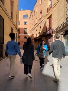 Madrid: Welcome to Madrid Guided Walking Tour - Meeting at the Fountain of Orpheus and getting oriented quickly