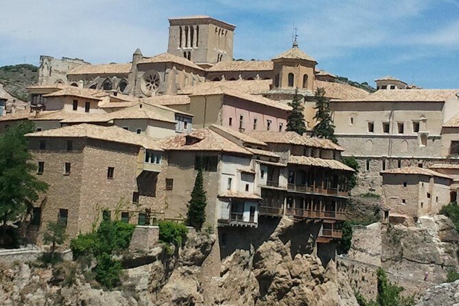 Monumental Basin Day Guided Tour - Los Rascacielos de Cuenca Barrio San Martin: see inside the tall houses