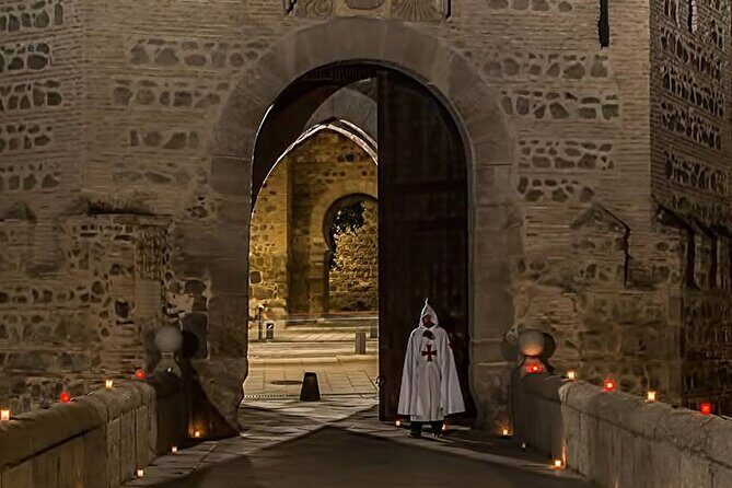 Night Walking Tour of Toledo to learn about Secrets and Legends - Finding your start: Plaza de Zocodover meeting point setup