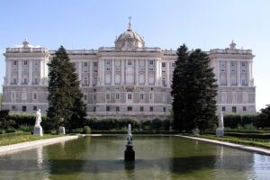 Royal Palace Guided Tour Small Group with Tickets - Meeting at Naturanda Madrid (Plaza de España 9) and where it ends