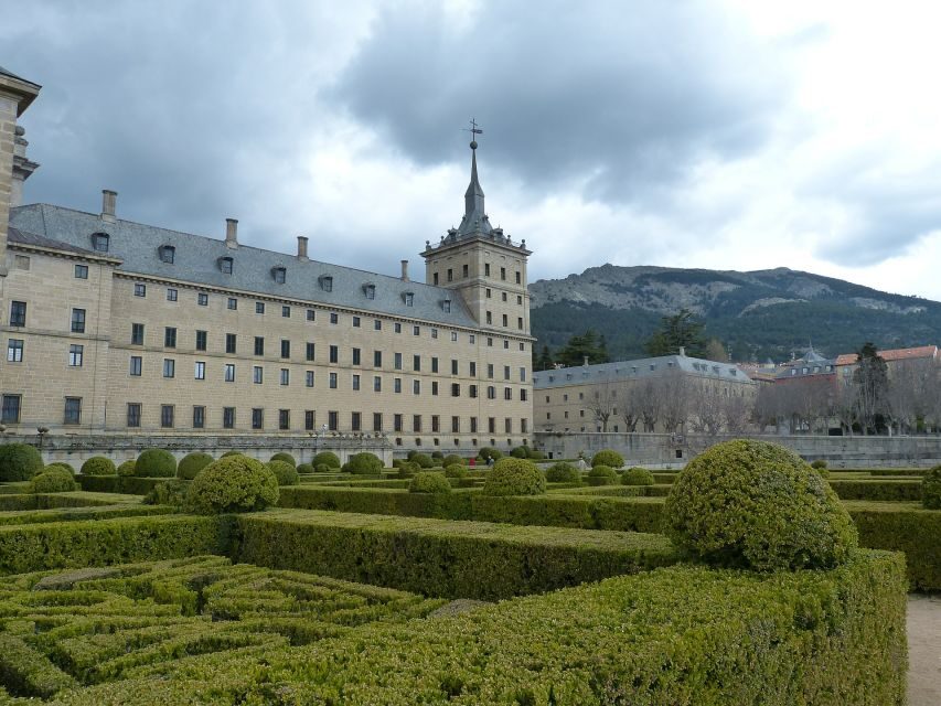 San Lorenzo de El Escorial: Monastery and Site Guided Tour - The building’s logic: a Renaissance “grid” you’ll walk through