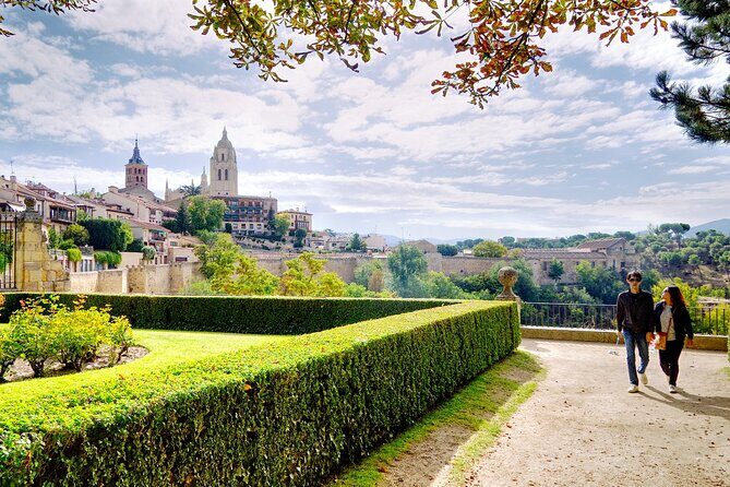 Segovia and Avila Guided Day Tour from Madrid - Segovia’s Aqueduct and old-town walking: the best start for photo-lovers