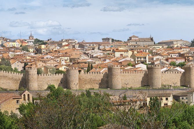 Segovia and Avila Private Tour with Lunch and Hotel Pick up from Madrid - Stop 1: Sierra de Guadarrama views without the ticket hassle