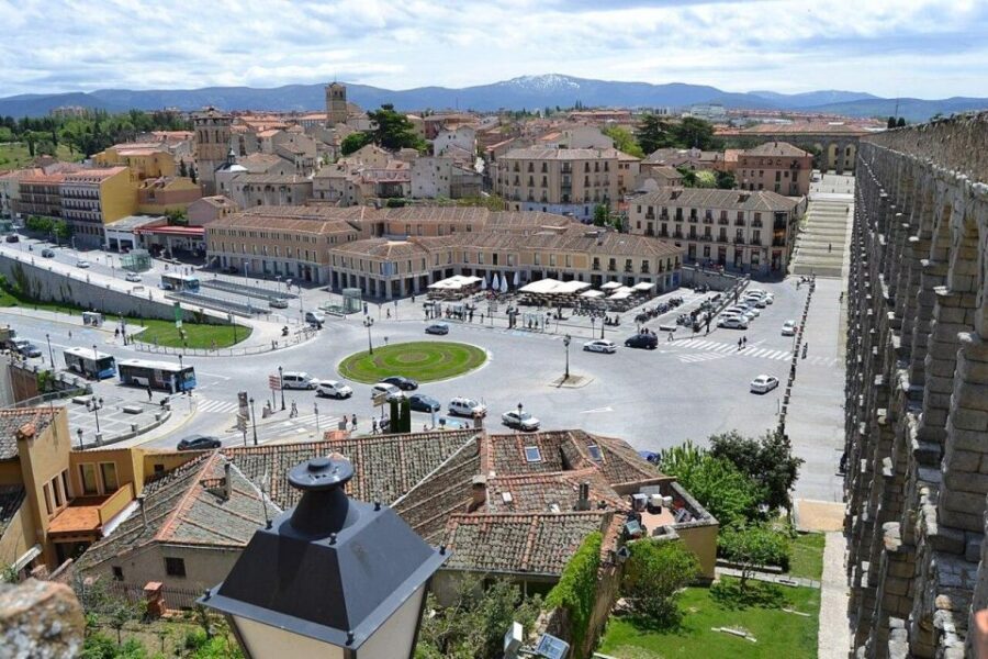 Segovia: guided route on an electric bicycle (ebike) - The Alcázar Footsteps: Fuencisla Esplanade Viewpoints